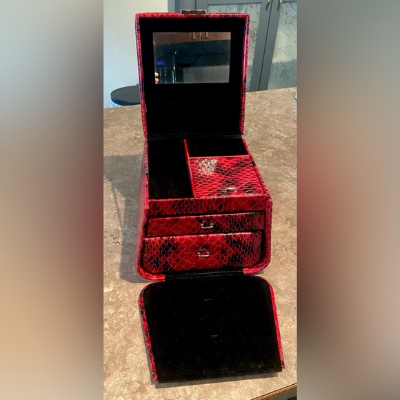 Tuscan Designs Faux Alligator Skin pink and black jewelry or makeup case - Picture 2 of 13